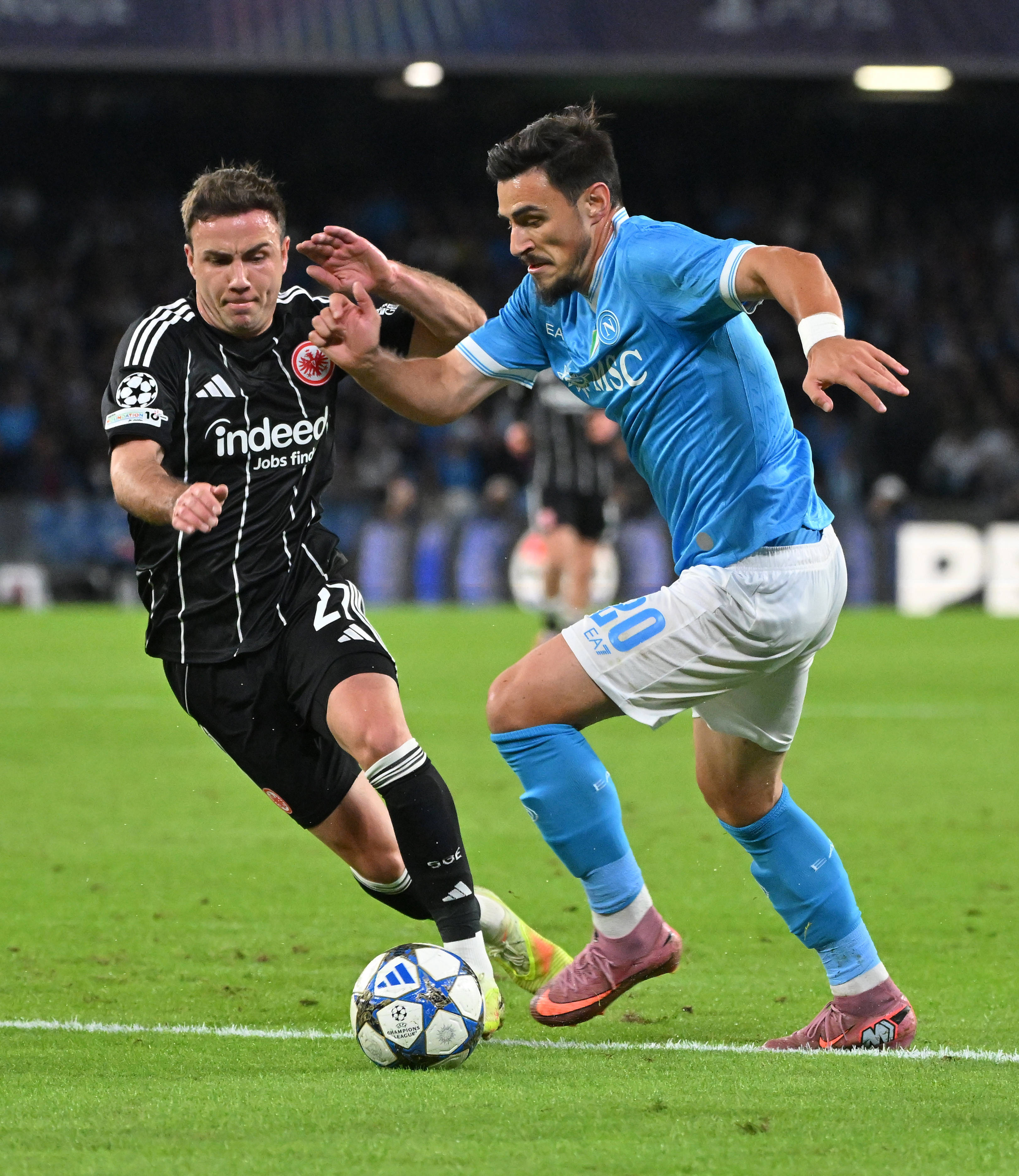 （体育）足球——欧冠：那不勒斯平法兰克福