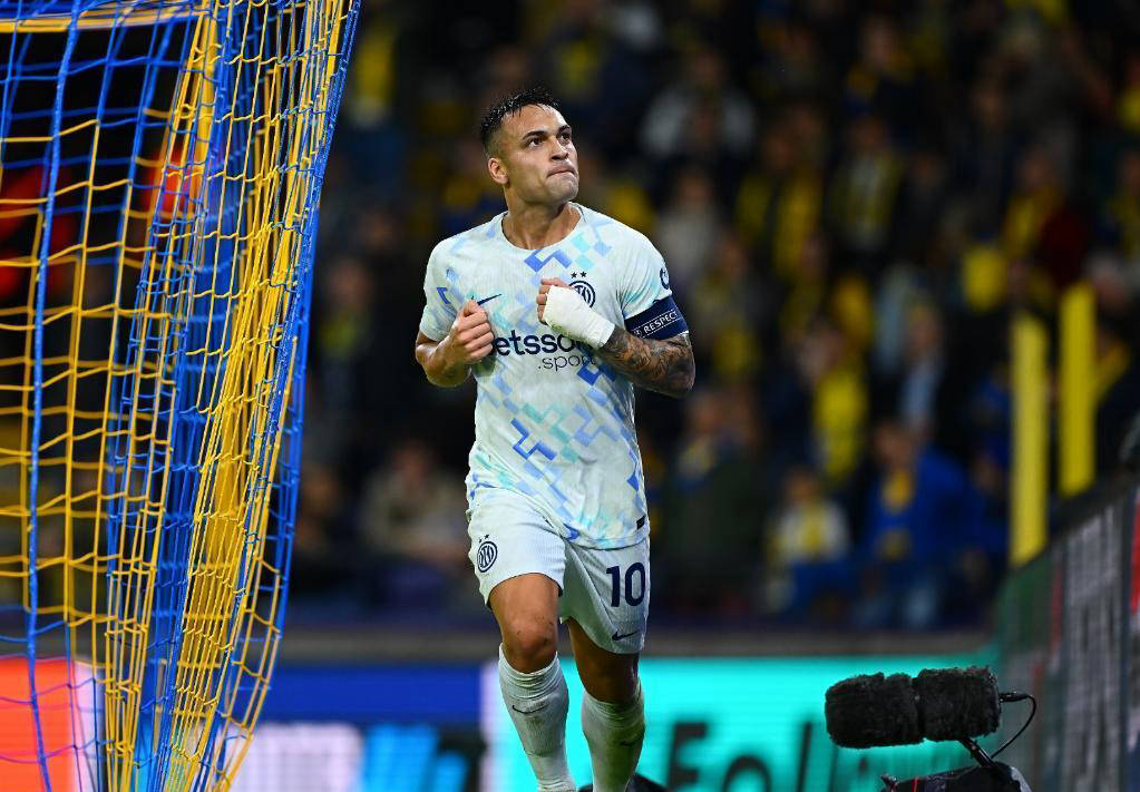 国米轮换阵容4-0大胜欧冠，20岁新人助攻劳塔罗破门