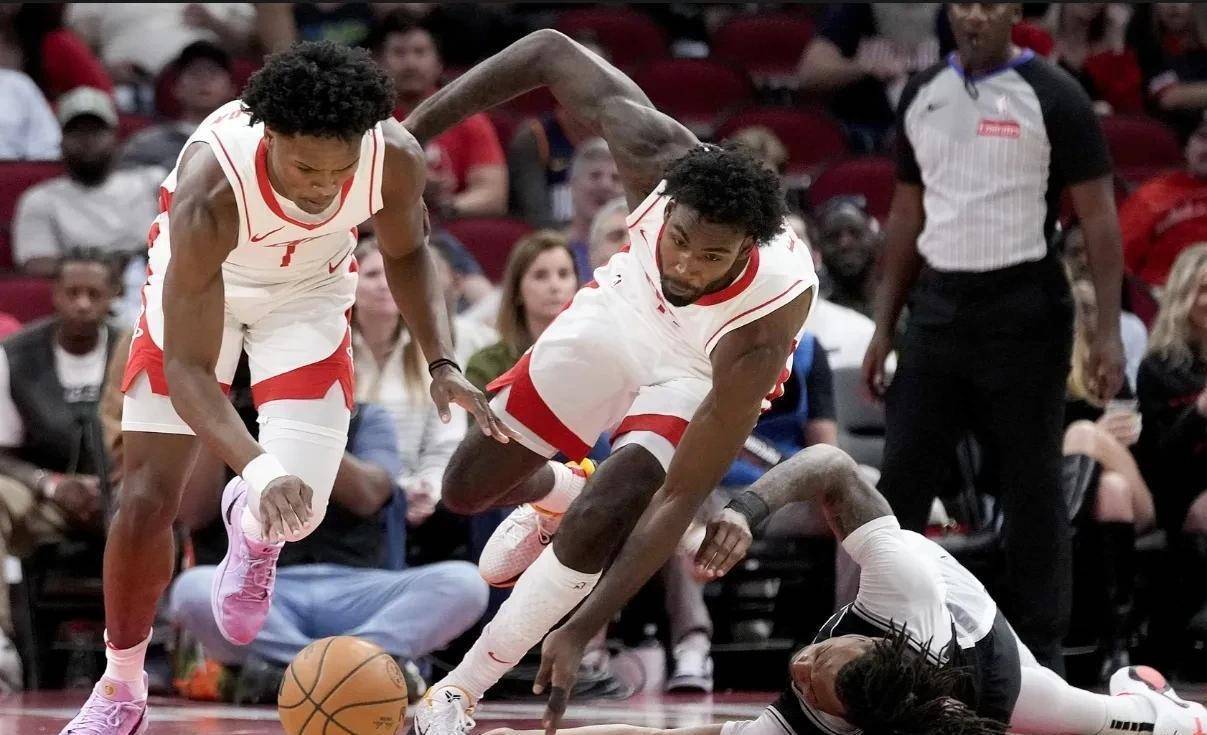 湖人祭出死亡五大阵容！杜兰特见证雷霆冠军庆典，火箭有挑战冠军底气