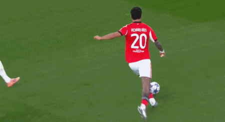 本菲卡2:0战胜那不勒斯,穆里尼奥有望迎来第3座欧冠奖杯