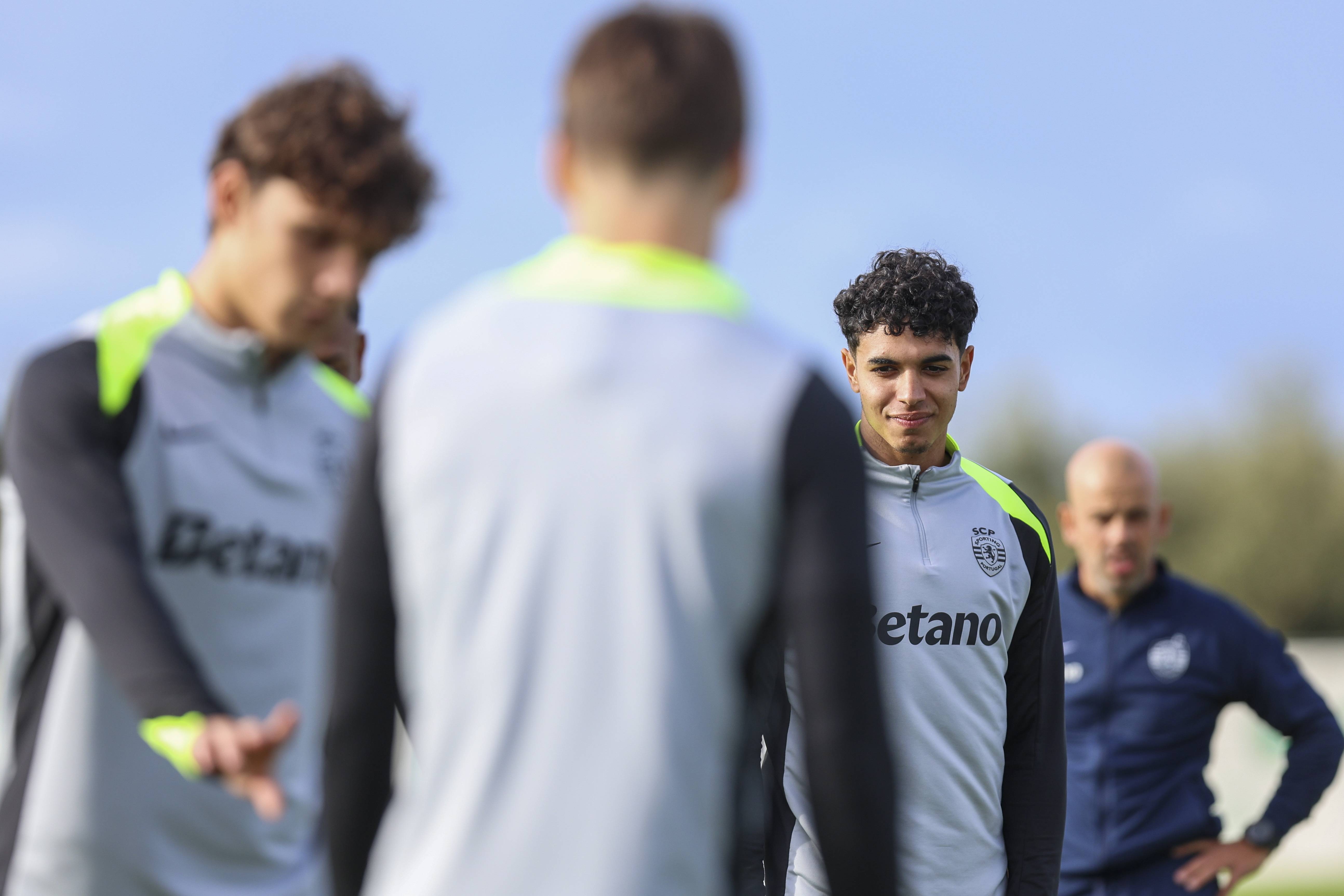 (外代二线)足球——欧冠联赛:葡萄牙体育赛前备战